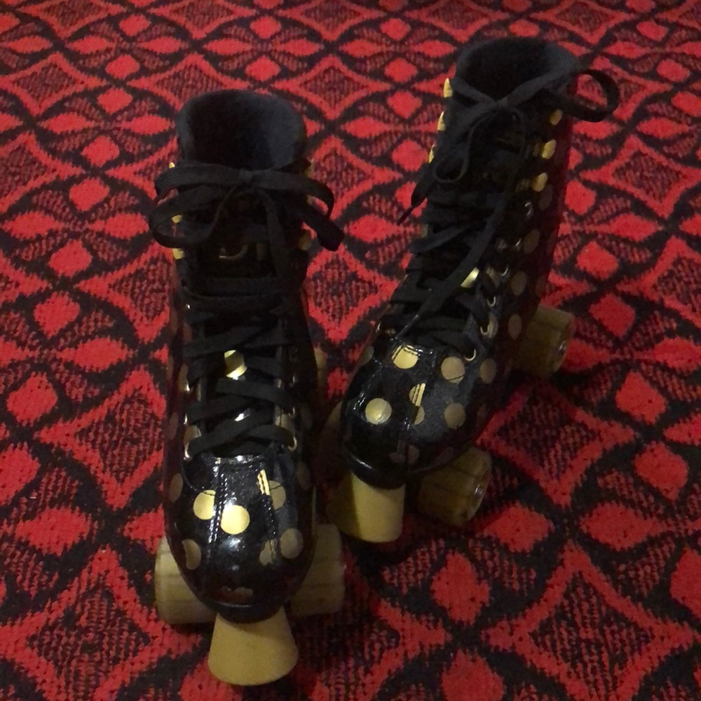 Size 3-6 big kid adjustable Roller Derby skates